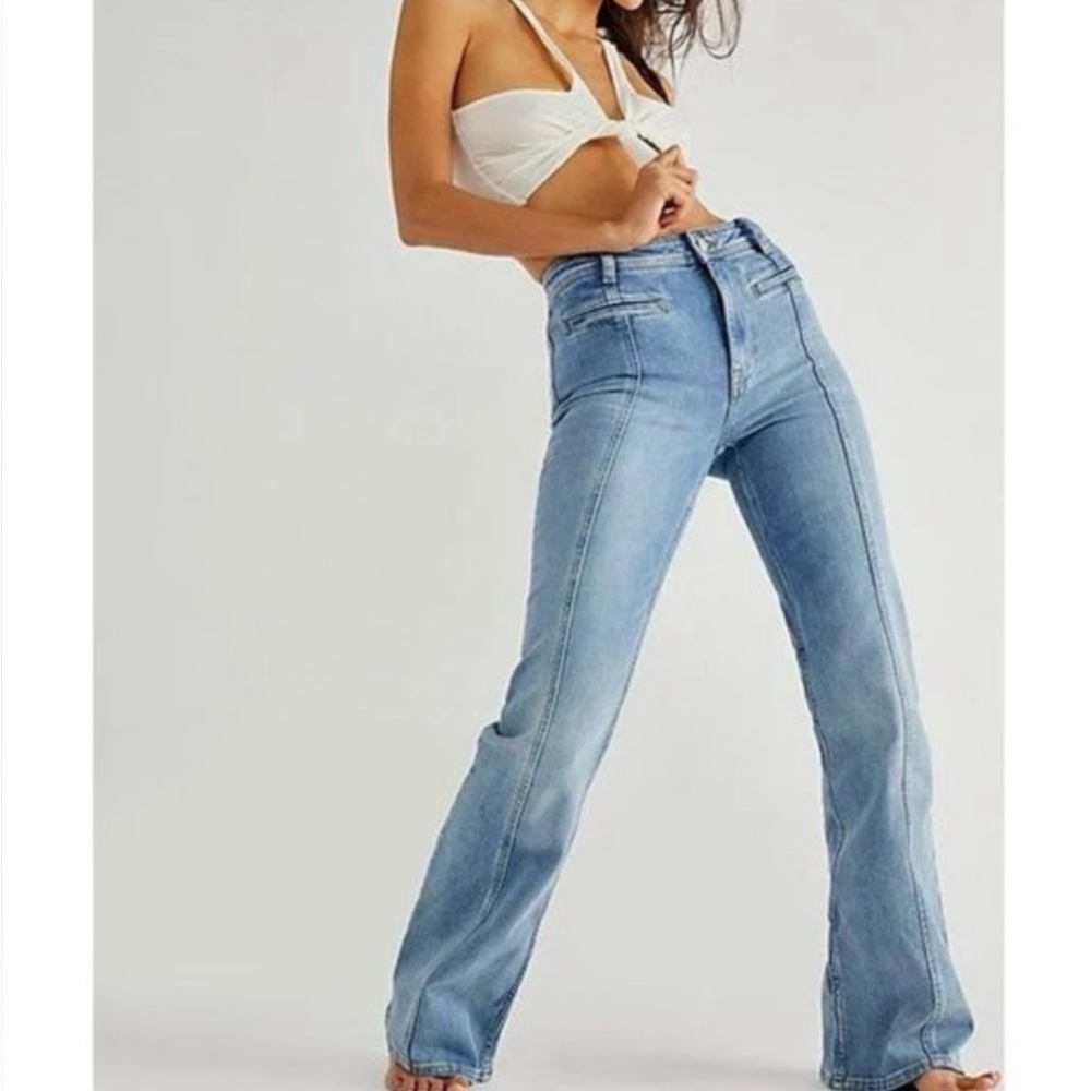 Free People
Women's Blue We The Free Firecracker Flare Jeans Red Star Size 27 - Picture 2 of 7